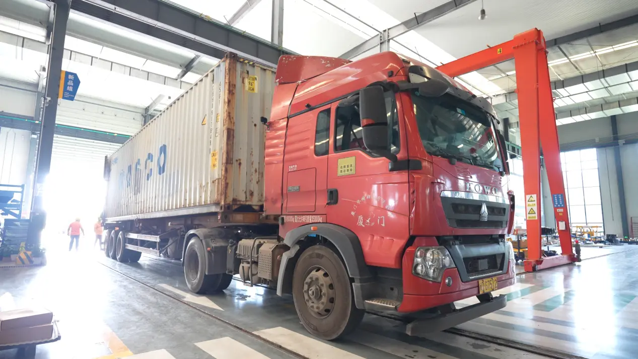 Projektna pošiljka – popolnoma avtomatizirana proizvodna linija ZN1000-2C družbe Quangong Corporation odpluje proti jugovzhodni Aziji