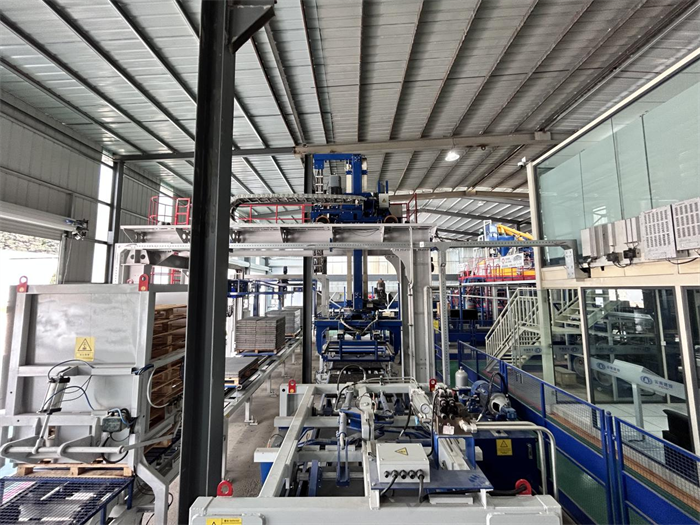 Linija za proizvodnjo visokokakovostnih PC opek serije ZN serije QGM je bila uspešno uvedena v proizvodnjo v vodilnem podjetju za zelene gradbene materiale na jugozahodu Kitajske.