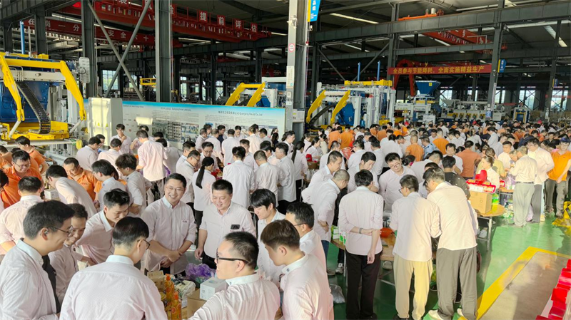 Deep Mid-Autumn Festival, Joyful Quangong - Dogodek Quangong Machinery Co.,Ltd 2025 Mid-Autumn Festival s tortami je bil uspešno izveden