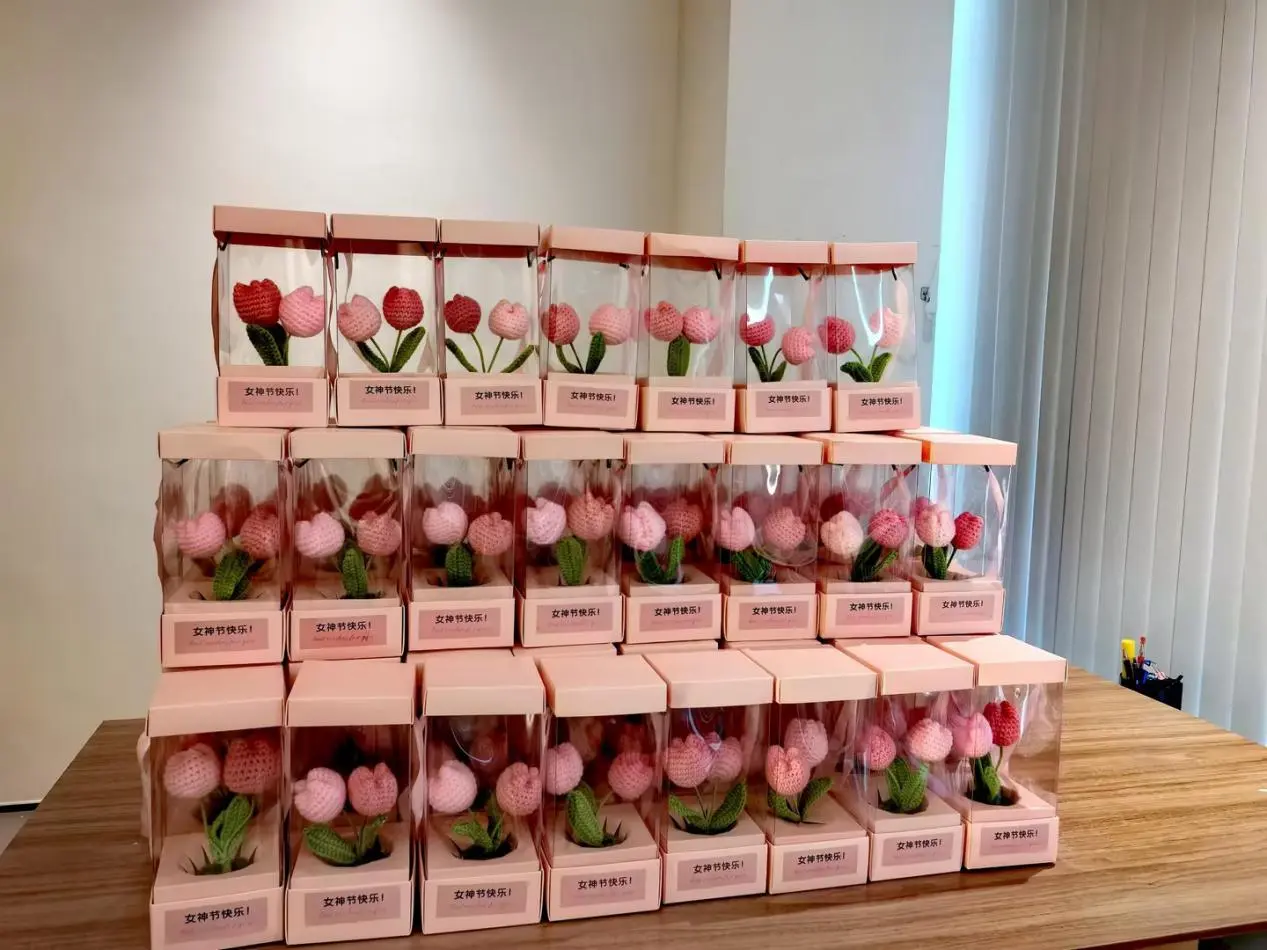 Quangong Machinery Co., Ltd. organizira prisrčne dejavnosti ob praznovanju dneva žena, s čimer se pokloni 